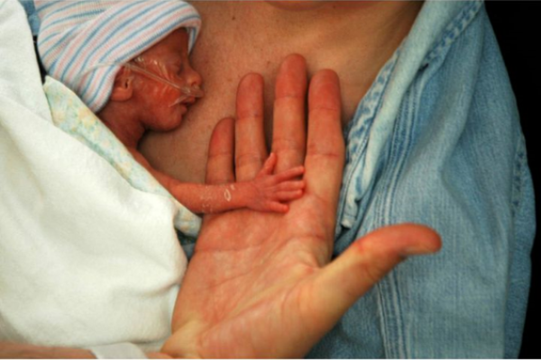 nicu-baby-hand